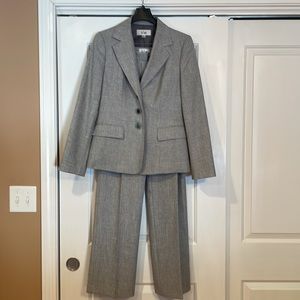 Women’s Pant Suit